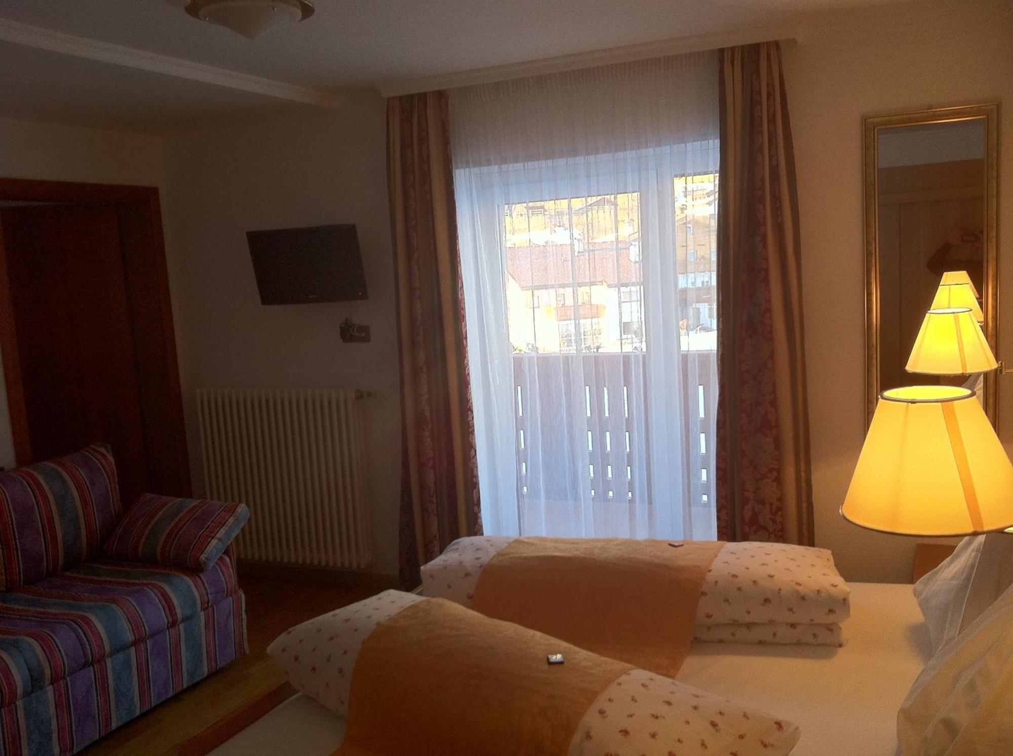 Hotel Serena Сельва-ди-Валь-Гардена Экстерьер фото